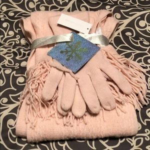 New York & Company Winter Scarf And Glove Set
